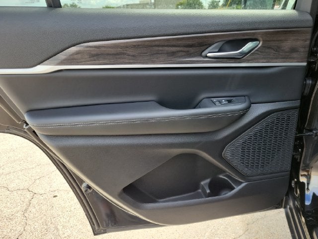2027 Jeep Grand Cherokee GRAND CHEROKEE L LAREDO ALTITUDE 4X2