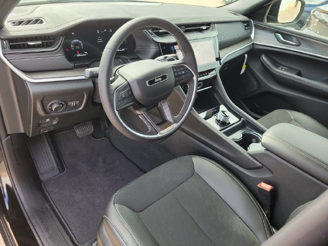 2027 Jeep Grand Cherokee GRAND CHEROKEE L LAREDO ALTITUDE 4X2