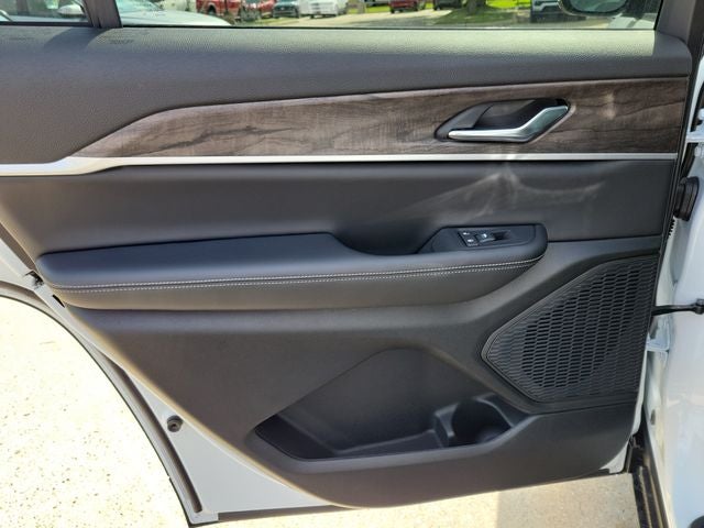 2026 Jeep Grand Cherokee GRAND CHEROKEE L LAREDO ALTITUDE 4X2