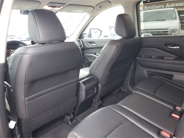 2025 Nissan Pathfinder SL FWD