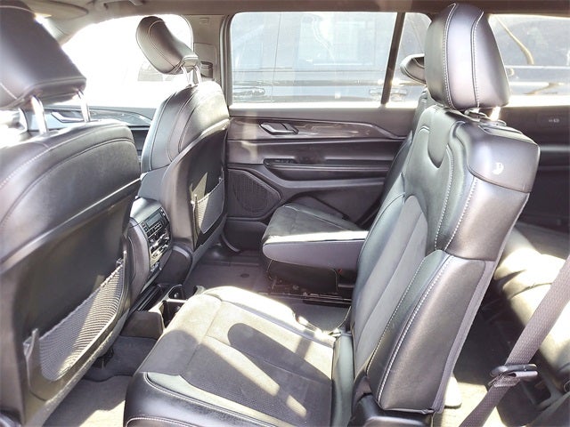 2023 Jeep Grand Cherokee L Altitude 4x2