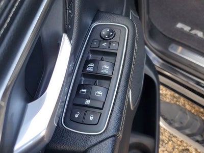 2019 RAM 1500 Laramie Crew Cab 4x2 5'7' Box