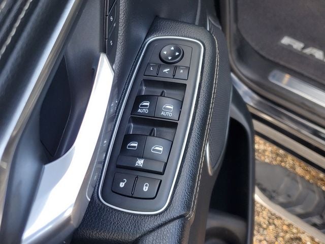 2019 RAM 1500 Laramie Crew Cab 4x2 5'7' Box