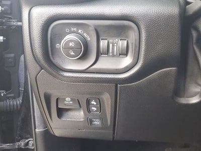 2019 RAM 1500 Laramie Crew Cab 4x2 5'7' Box