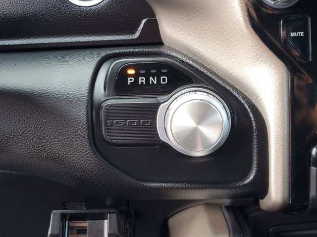 2019 RAM 1500 Laramie Crew Cab 4x2 5'7' Box