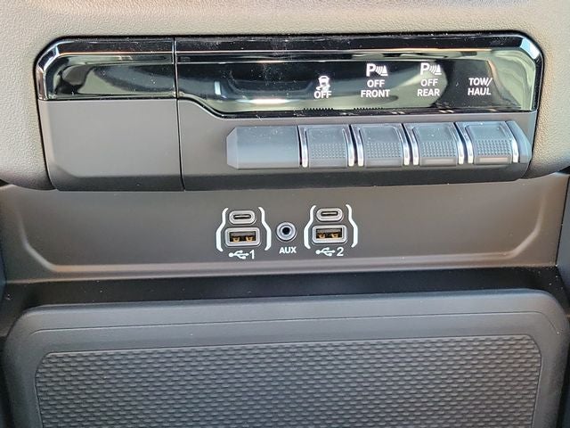 2026 RAM 1500 RAM 1500 EXPRESS CREW CAB 4X4 5'7' BOX