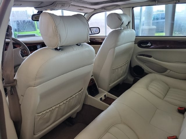 2000 Jaguar XJ8 Base
