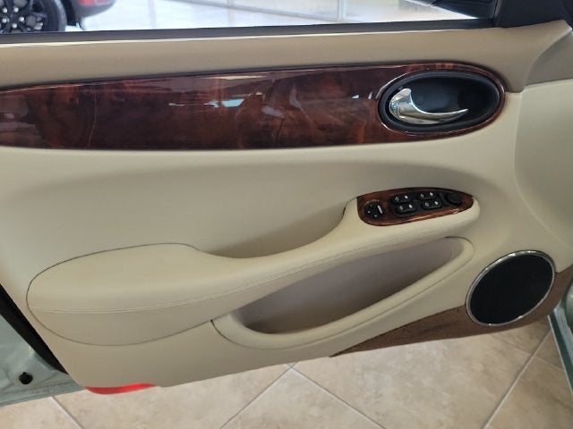 2000 Jaguar XJ8 Base