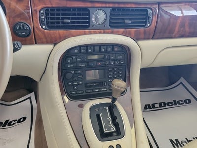 2000 Jaguar XJ8 Base
