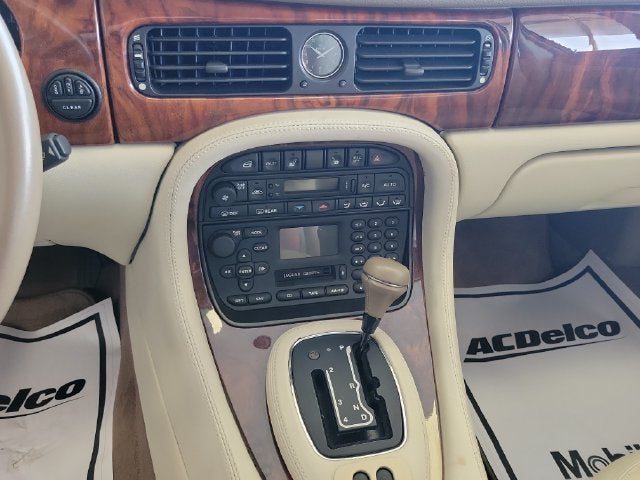 2000 Jaguar XJ8 Base