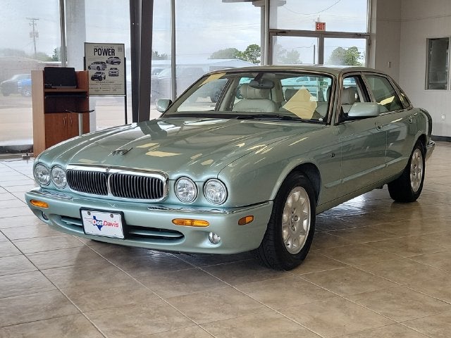 2000 Jaguar XJ8 Base