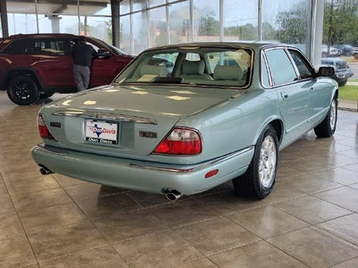 2000 Jaguar XJ8 Base
