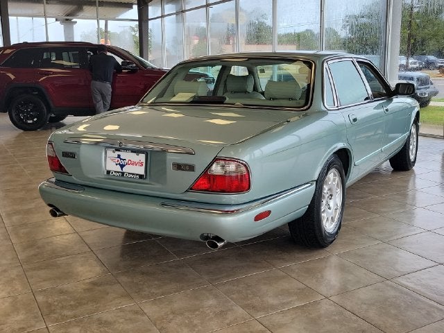 2000 Jaguar XJ8 Base